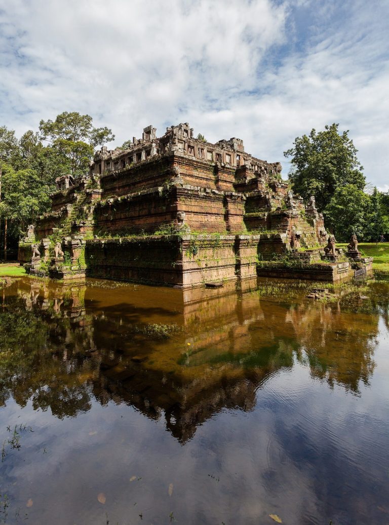 Phimeanakas: A Khmer Royal Temple at Angkor Thom