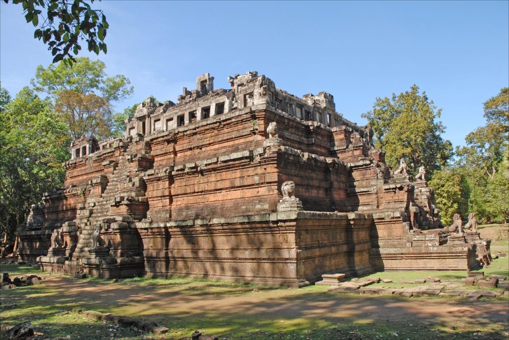 Phimeanakas: A Khmer Royal Temple at Angkor Thom 3 Phimeanakas