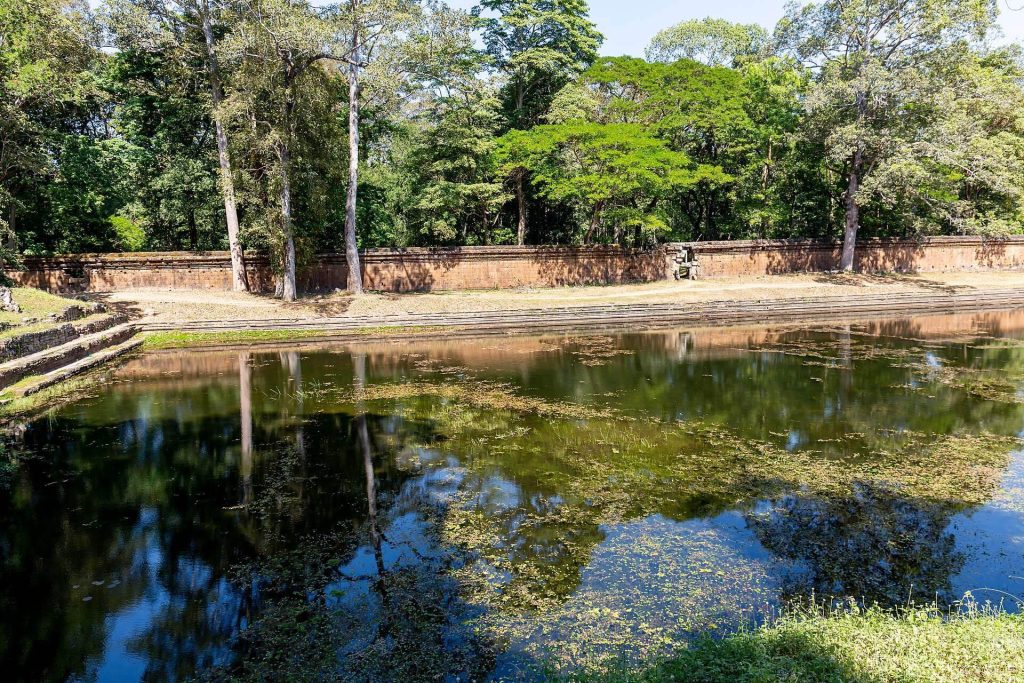 Phimeanakas: A Khmer Royal Temple at Angkor Thom 4 Phimeanakas