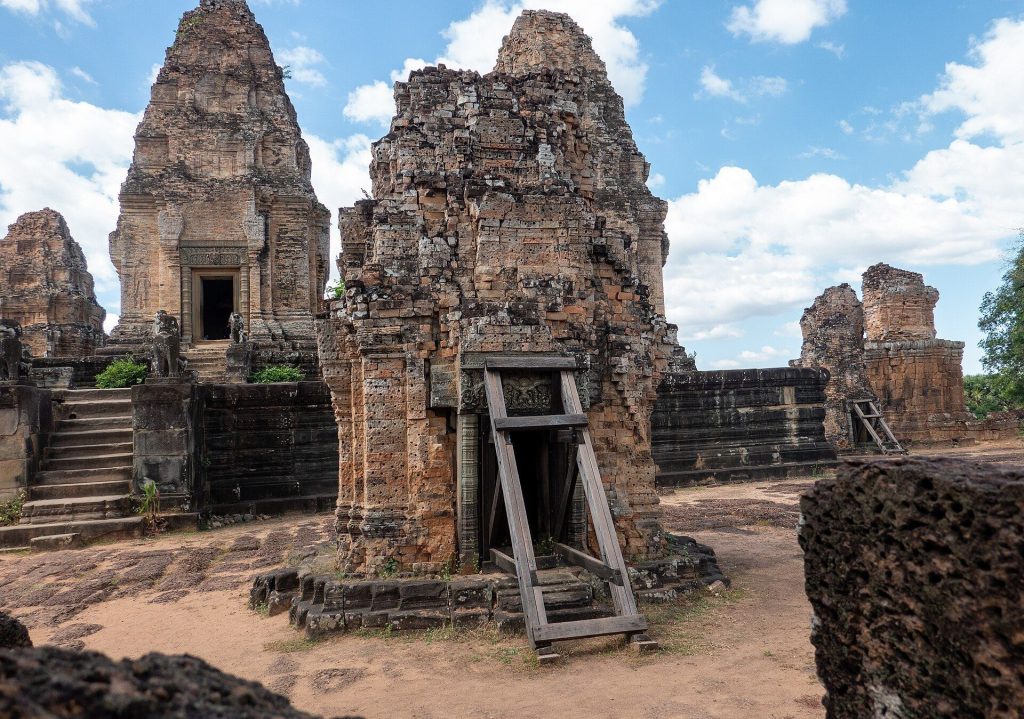 East Mebon: A Tenth-Century Hindu Temple at Angkor 2 East Mebon