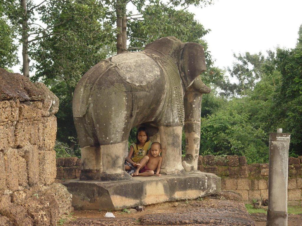 East Mebon: A Tenth-Century Hindu Temple at Angkor 4 East Mebon