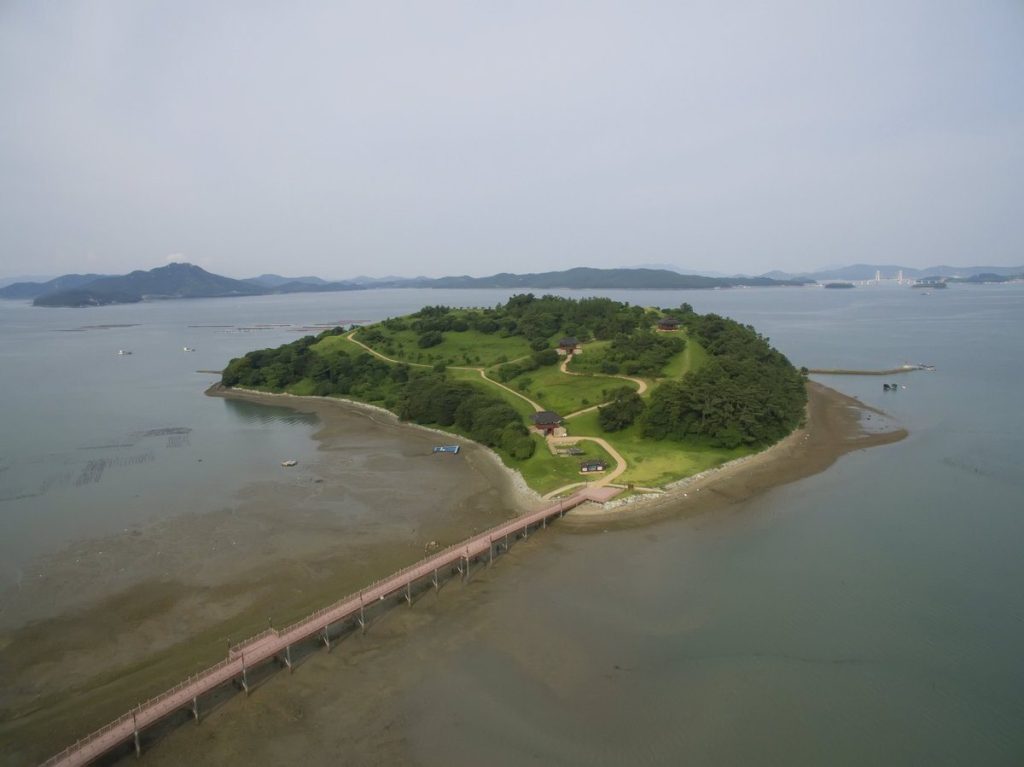 Cheonghaejin: A Silla Maritime Headquarters and Fortress in South Korea 1 Cheonghaejin