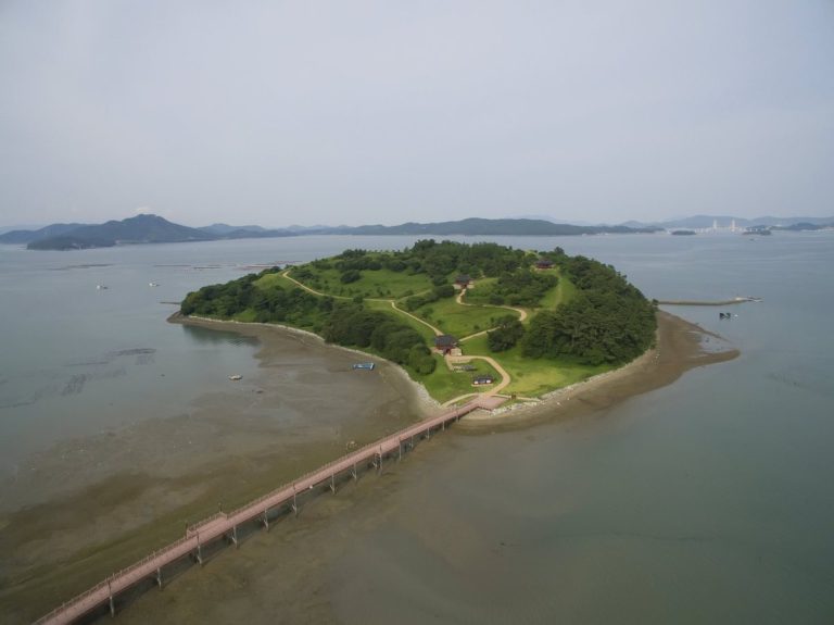 Cheonghaejin: A Silla Maritime Headquarters and Fortress in South Korea