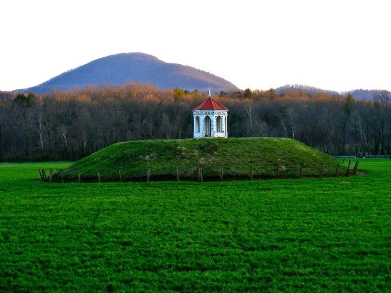 Nacoochee Mound: A Mississippian Platform Mound in Georgia