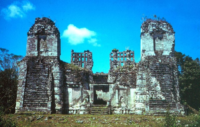 Río Bec: A Maya Archaeological Settlement and Architectural Style
