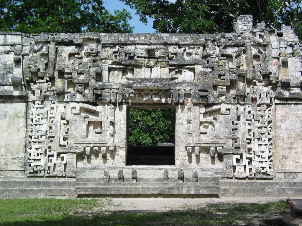 Río Bec: A Maya Archaeological Settlement and Architectural Style 2 Río Bec