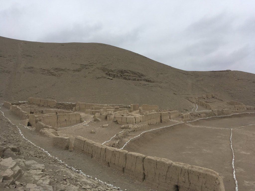 Huaca Palacio Inca de Oquendo: An Archaeological Complex in Peru 1 Huaca Palacio Inca de Oquendo
