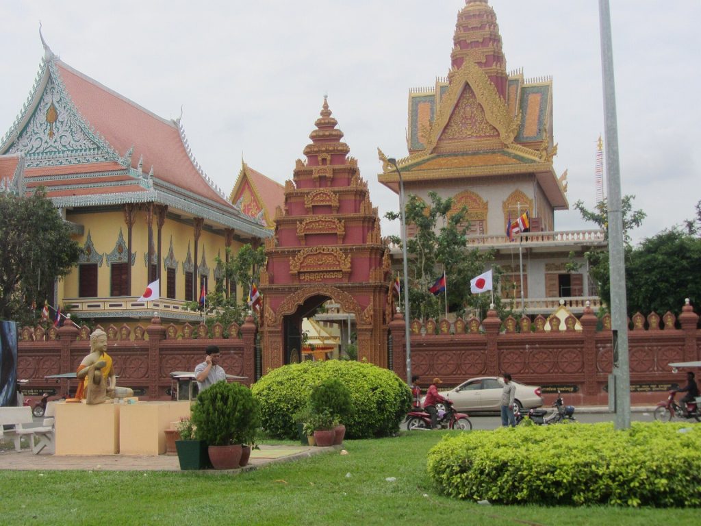 Wat Ounalom: Cambodia’s Central Buddhist Temple in Phnom Penh 1 Wat Ounalom
