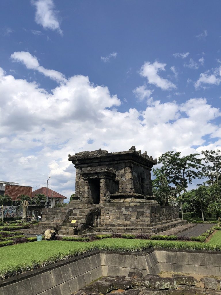 Badut: An Eighth-Century Hindu Temple in East Java 3 Badut