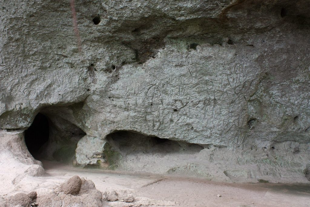 Angono Petroglyphs: A Late-Neolithic Rock-Art Site in the Philippines 1 Angono Petroglyphs