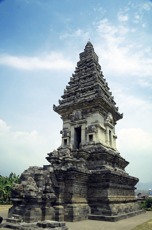 Jawi Temple: A Singhasari Hindu-Buddhist Mortuary Temple in East Java 2 Jawi temple