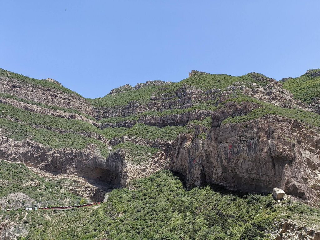Xuankong Temple: A Cliffside Temple of the Three Teachings 3 Xuankong Temple