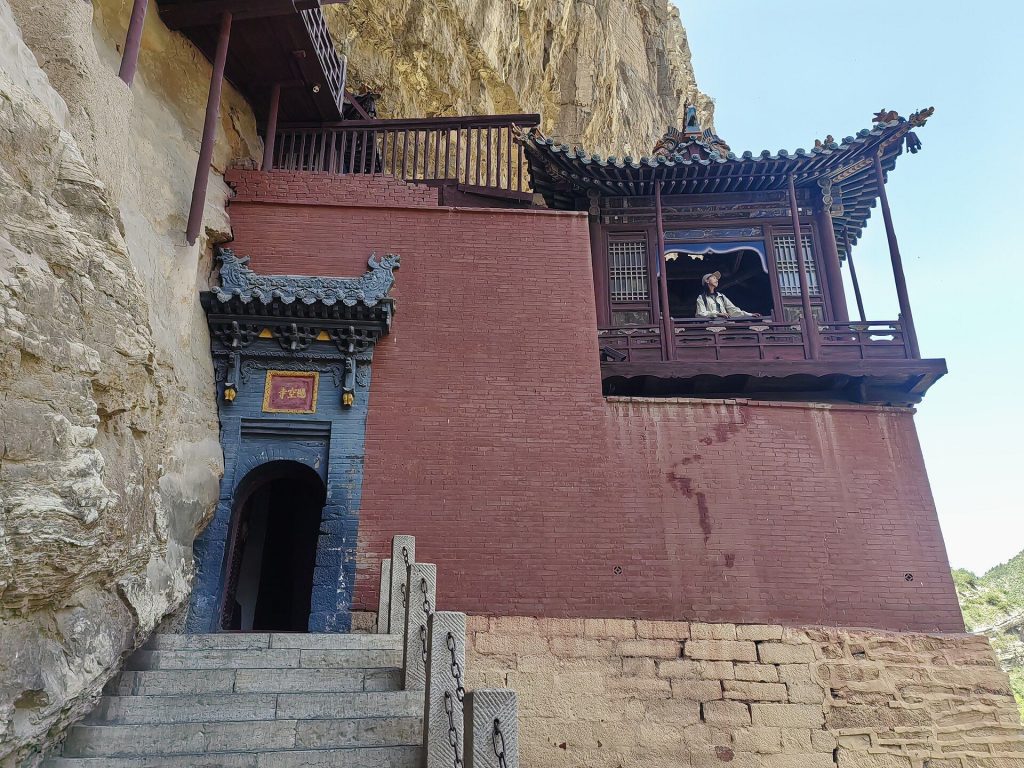 Xuankong Temple: A Cliffside Temple of the Three Teachings 5 Xuankong Temple