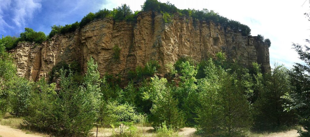 Julien Dubuque's Mines: A Meskwaki and Colonial Lead-Mining Complex 2 Julien Dubuque's Mines