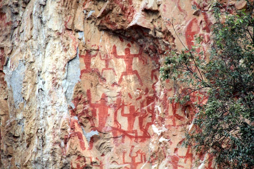 Rock Paintings of Hua Mountain: A Luoyue Cultural Landscape in China 1 Rock Paintings of Hua Mountain