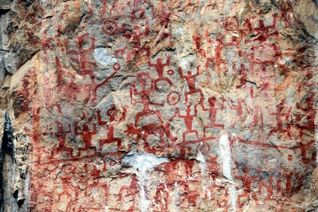 Rock Paintings of Hua Mountain: A Luoyue Cultural Landscape in China 2 Rock Paintings of Hua Mountain