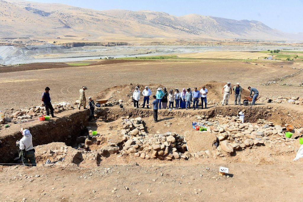 Qalat-i Dinka: A Neo-Assyrian Settlement in Iraq 2 Qalat-i Dinka