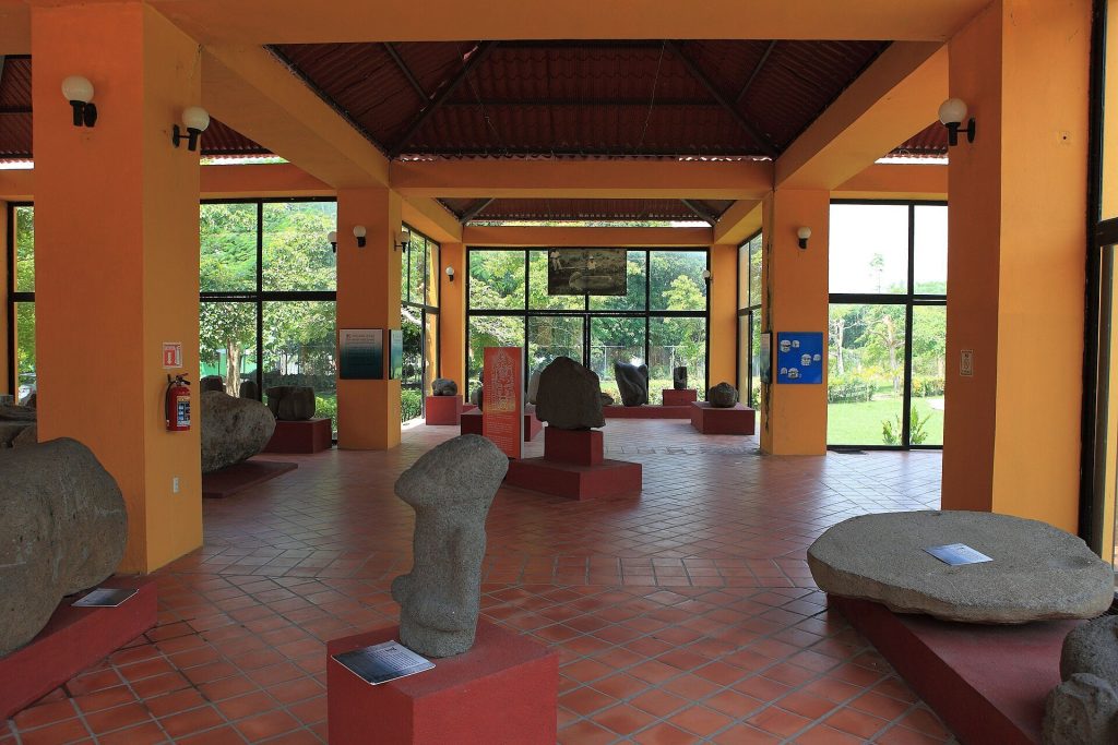 Tres Zapotes: An Olmec, Epi-Olmec, and Classic Veracruz Archaeological Center 2 Tres Zapotes