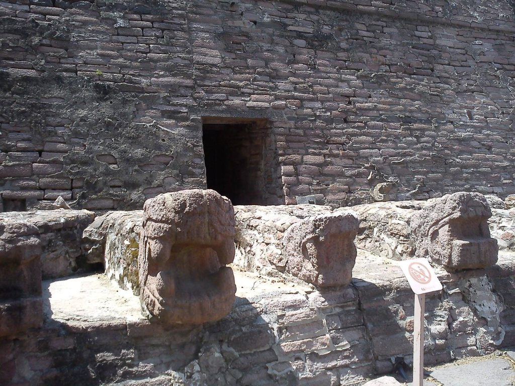 Tenayuca: A Chichimec and Mexica Ceremonial Center in Mexico 2 Tenayuca