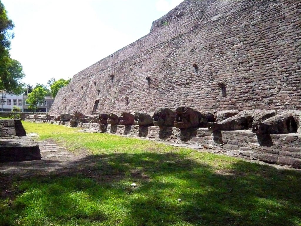 Tenayuca: A Chichimec and Mexica Ceremonial Center in Mexico 3 Tenayuca