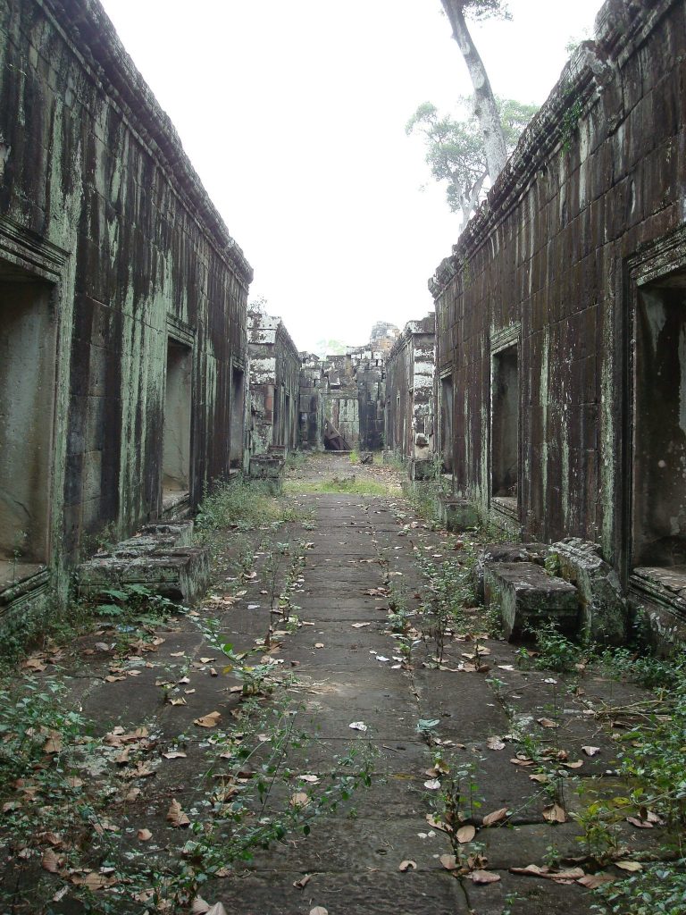 Khleangs: Twin Khmer Reception Halls at Angkor 3 Khleangs