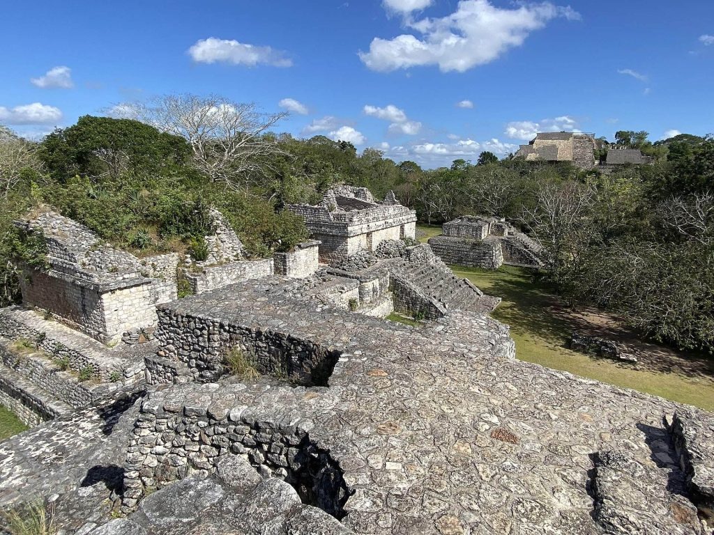 Ek' Balam: A Maya Urban and Political Center in Yucatán 1 Ek' Balam