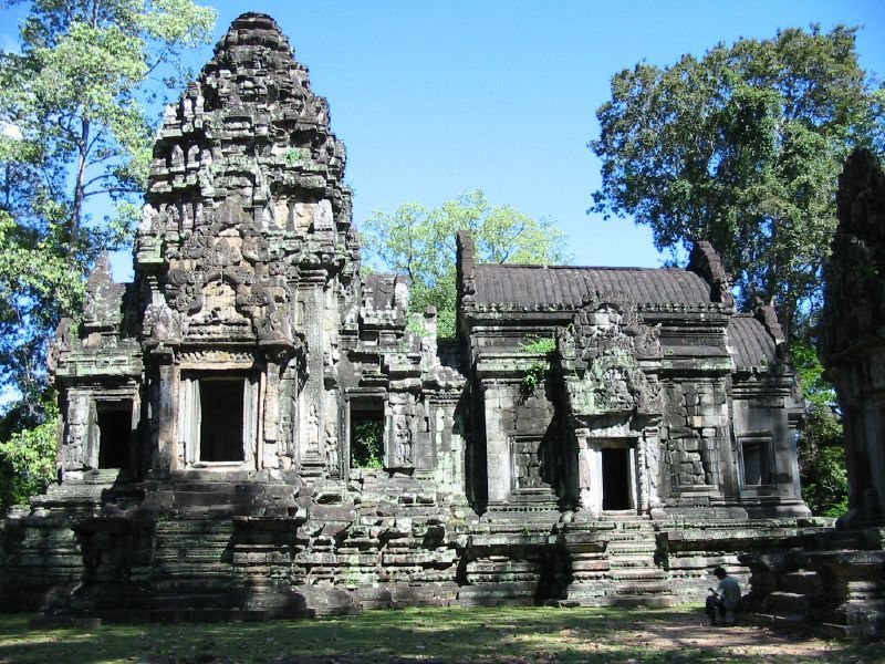 Thommanon: A Hindu Temple at Angkor in Cambodia 1 Thommanon