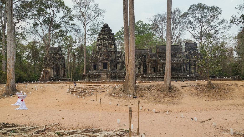 Thommanon: A Hindu Temple at Angkor in Cambodia 4 Thommanon
