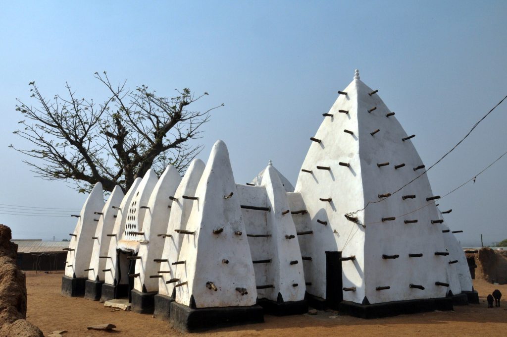 Larabanga Mosque: A Historic Sunni Mosque in Ghana 1 Larabanga Mosque