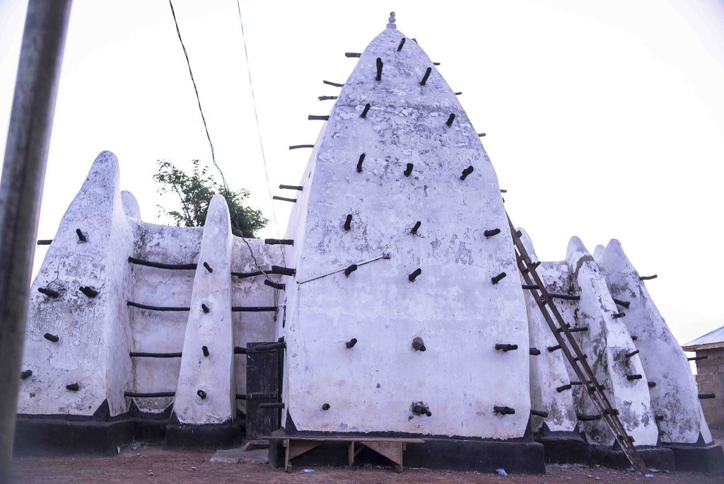 Larabanga Mosque: A Historic Sunni Mosque in Ghana 2 Larabanga Mosque