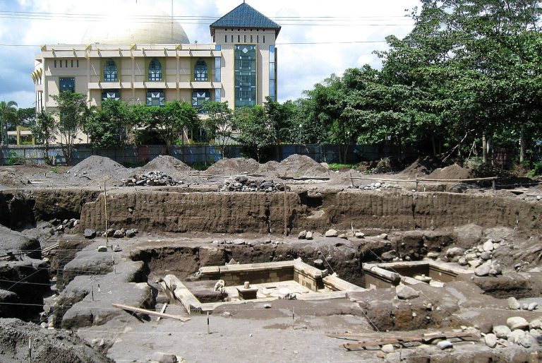 Kimpulan Temple: A Ninth- or Tenth-Century Shaivite Shrine in Indonesia