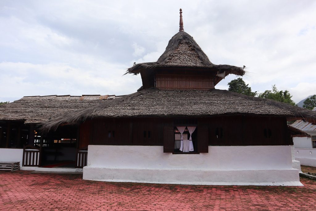 Wapauwe Old Mosque: A Historic 15th-Century Mosque in Maluku 2 Wapauwe Old Mosque