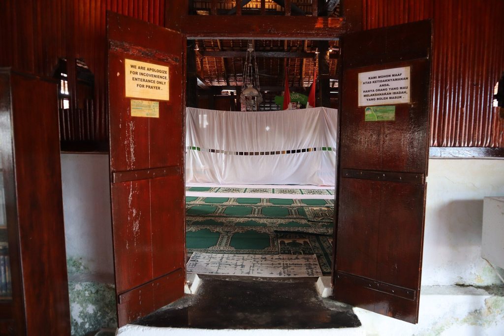 Wapauwe Old Mosque: A Historic 15th-Century Mosque in Maluku 4 Wapauwe Old Mosque
