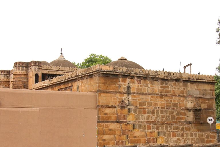 Qutbuddin Mosque: A Former Gujarat Sultanate Mosque in Ahmedabad