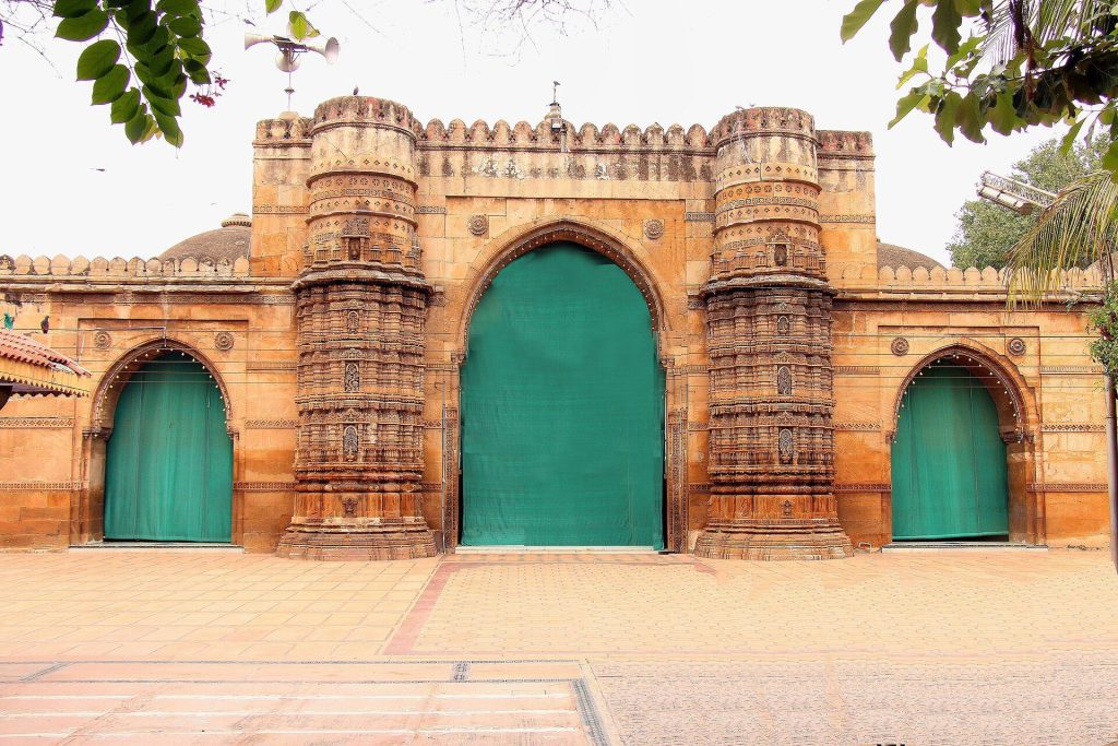 Qutbuddin Mosque: A Former Gujarat Sultanate Mosque in Ahmedabad 4 Qutbuddin Mosque