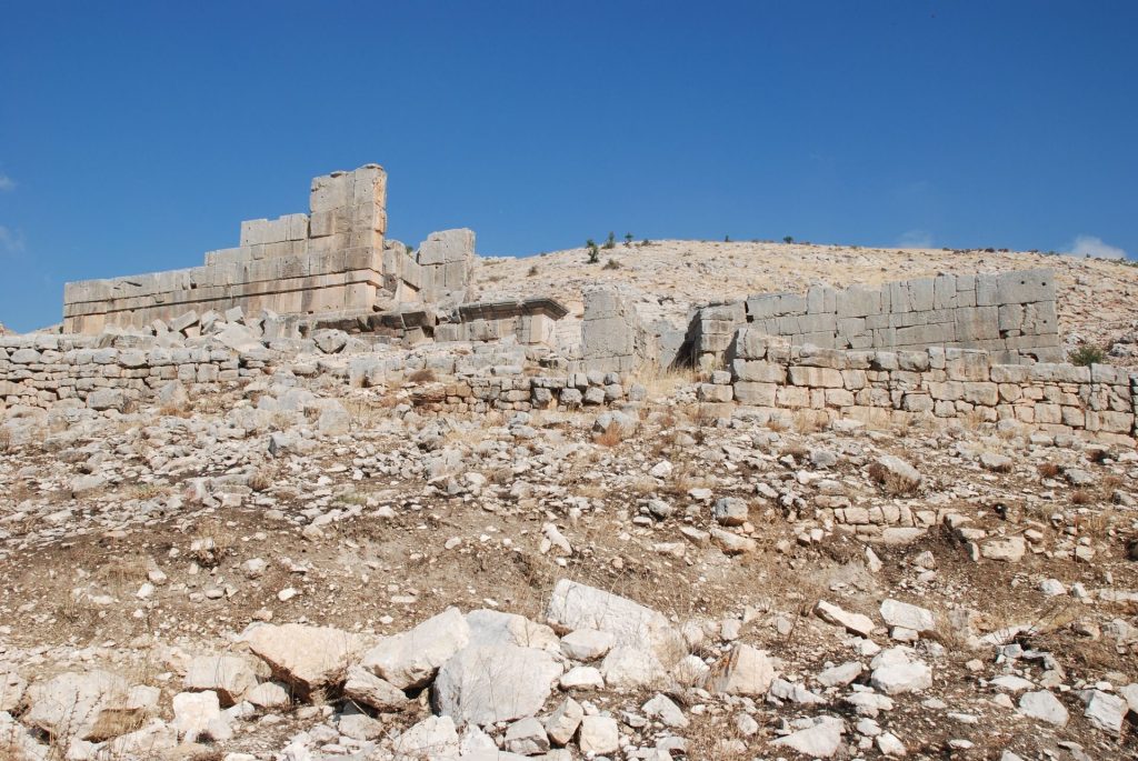 Hosn Niha Site: Roman Temples and a Medieval Fortification in Lebanon 1 Hosn Niha Site