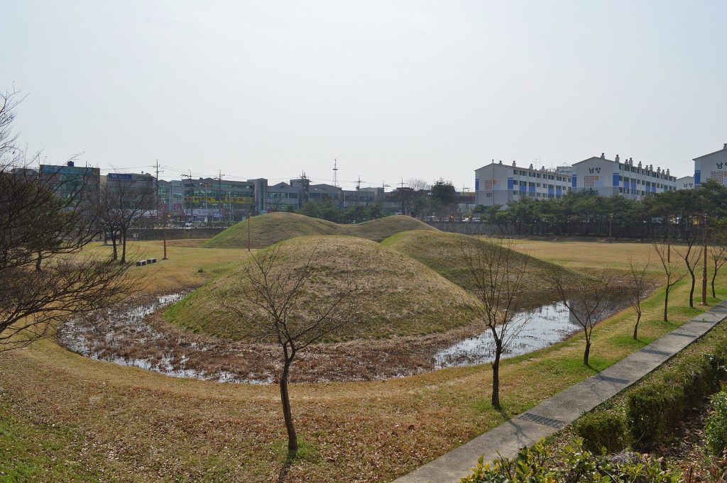 Gwangju Wolgye-dong Janggobun: Sixth-Century Keyhole Tombs in South Korea 1 Gwangju Wolgye-dong Janggobun