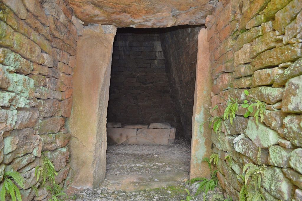 Gwangju Wolgye-dong Janggobun: Sixth-Century Keyhole Tombs in South Korea 2 Gwangju Wolgye-dong Janggobun