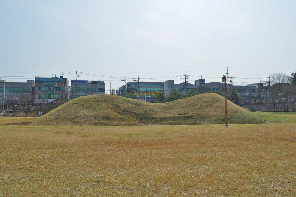 Gwangju Wolgye-dong Janggobun: Sixth-Century Keyhole Tombs in South Korea 4 Gwangju Wolgye-dong Janggobun