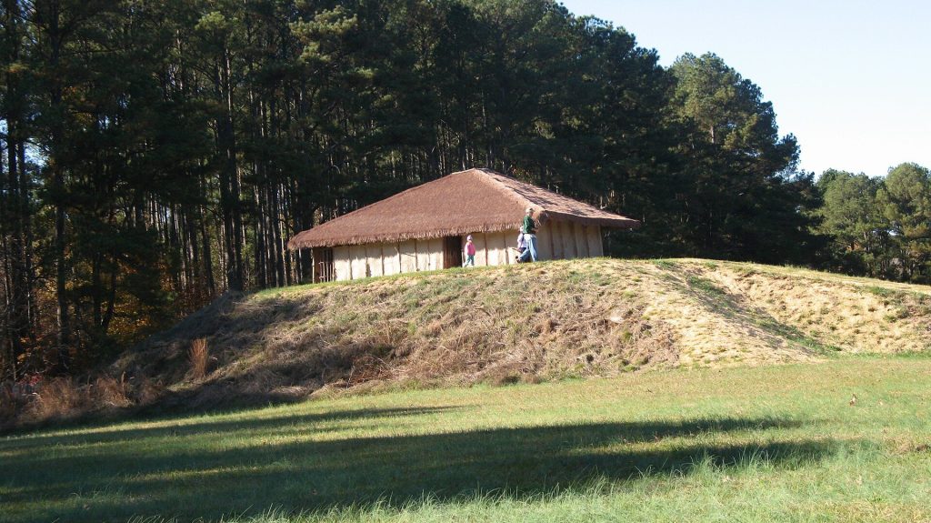 Town Creek Indian Mound: A Pee Dee Ceremonial and Village Center in North Carolina 1 Town Creek Indian Mound