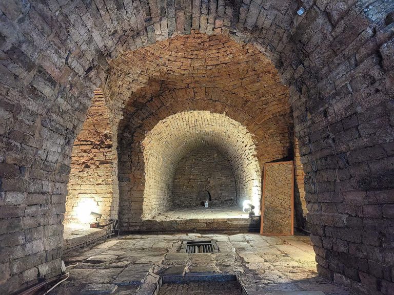 Lei Cheng Uk Han Tomb Museum: A Preserved Eastern Han Burial Site in Hong Kong