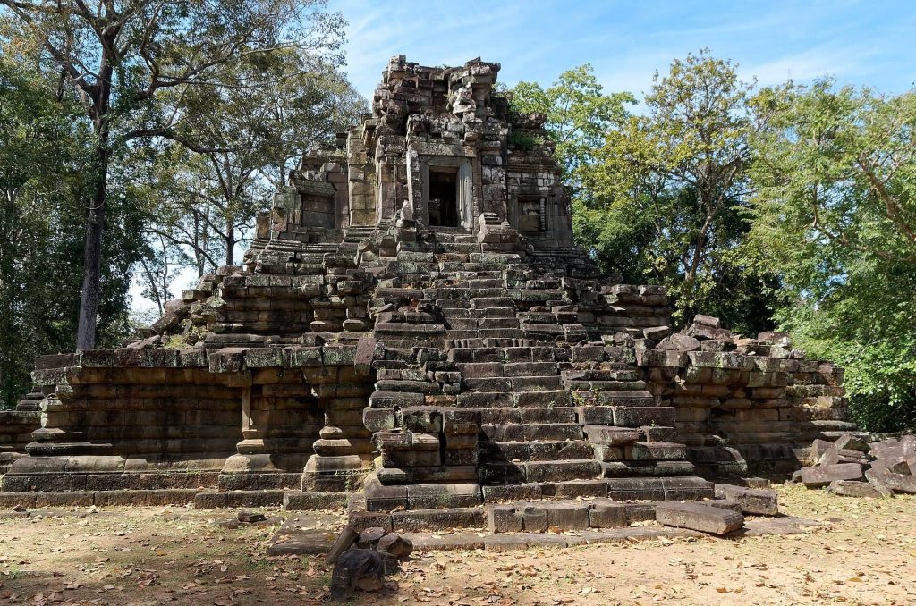 Preah Pithu: A Group of Khmer Temples at Angkor 1 Preah Pithu