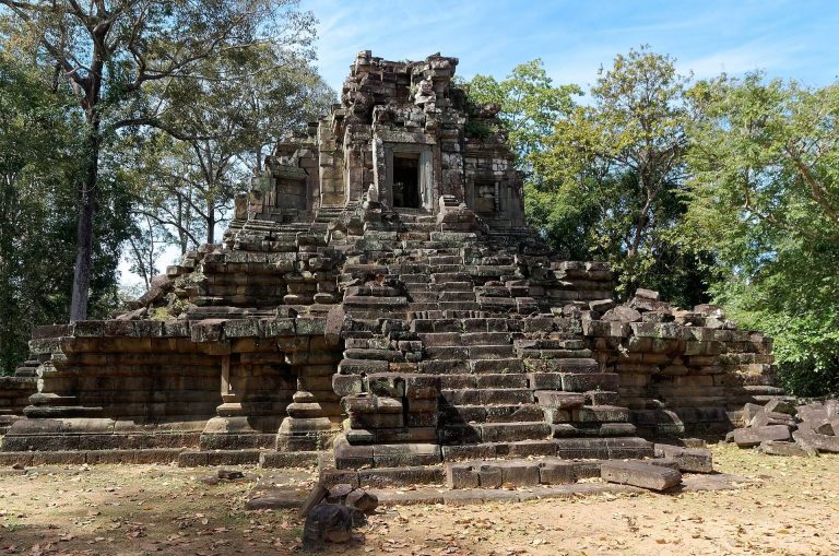 Preah Pithu: A Group of Khmer Temples at Angkor