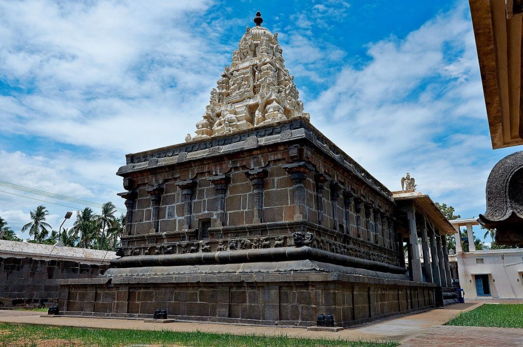 Varadharajaperumal Temple, Thirubuvanai: A Chola Vishnu Temple 2 Varadharajaperumal temple, Thirubuvanai
