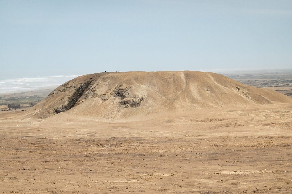 El Brujo: An Ancient Ceremonial and Funerary Complex in Peru 1 El Brujo