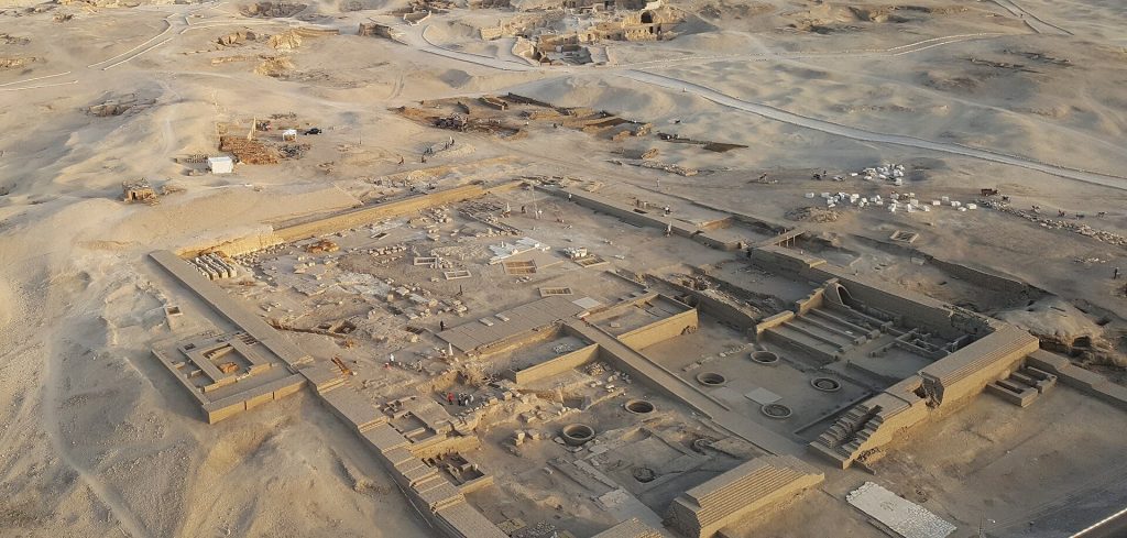 Mortuary Temple of Thutmose III at Qurna: A New Kingdom Royal Temple 1 Totentempel des Thutmosis III. (Qurna)