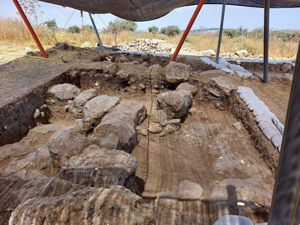 Tel Burna: A Fortified Border Settlement in Israel’s Shephelah 3 Tel Burna