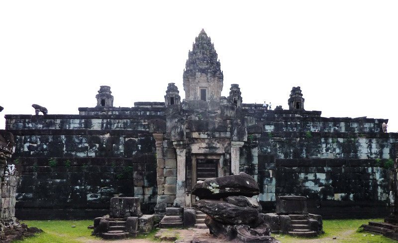 Bakong: An Early Khmer State Temple Mountain in Cambodia 1 Bakong