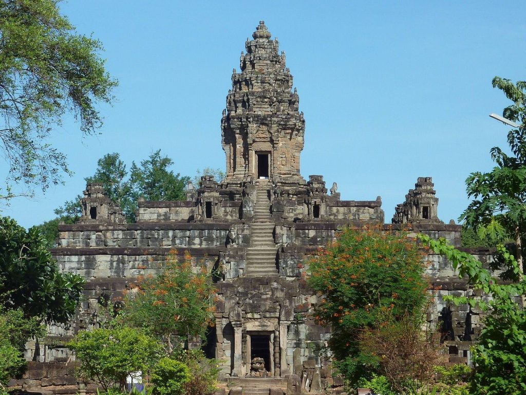 Bakong: An Early Khmer State Temple Mountain in Cambodia 2 Bakong