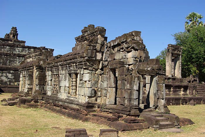 Bakong: An Early Khmer State Temple Mountain in Cambodia 3 Bakong